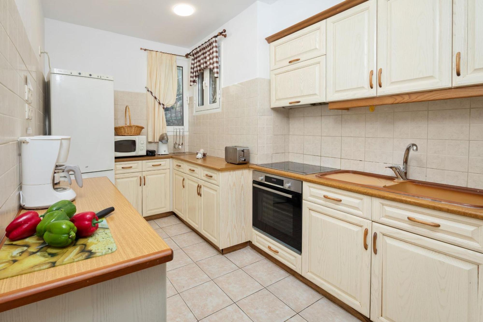Nafsika Holiday home *